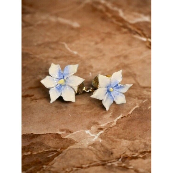 VINTAGE Blue PORCELAIN FLOWER EARRINGS Made In England CLIP ON - Picture 6 of 6